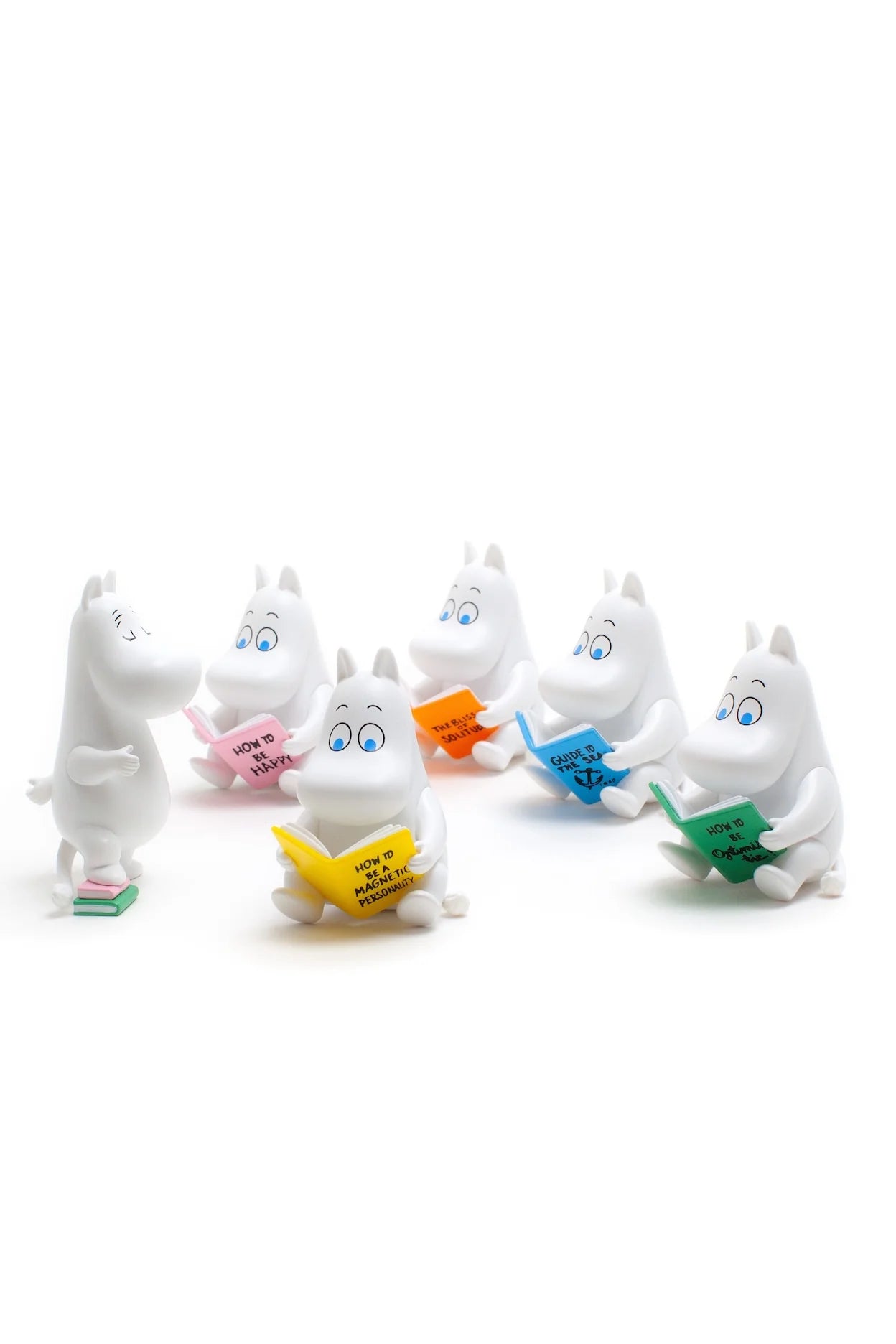 SMOKO MOOMIN READS BLIND BOX FIGURE