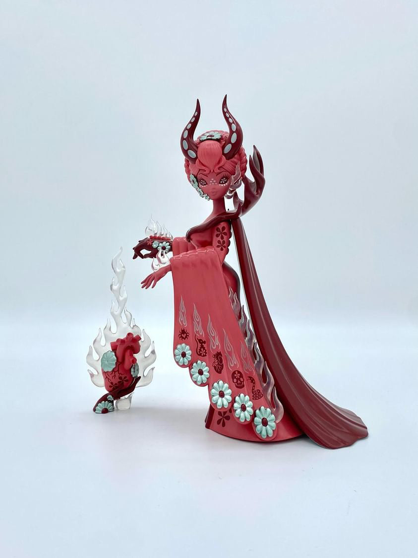 WITCH QUEEN 8 IN VINYL ART FIGURE BY JUNKO MIZUNO- BLOOD RED EDITION (LIMITED TO 300 PCS)