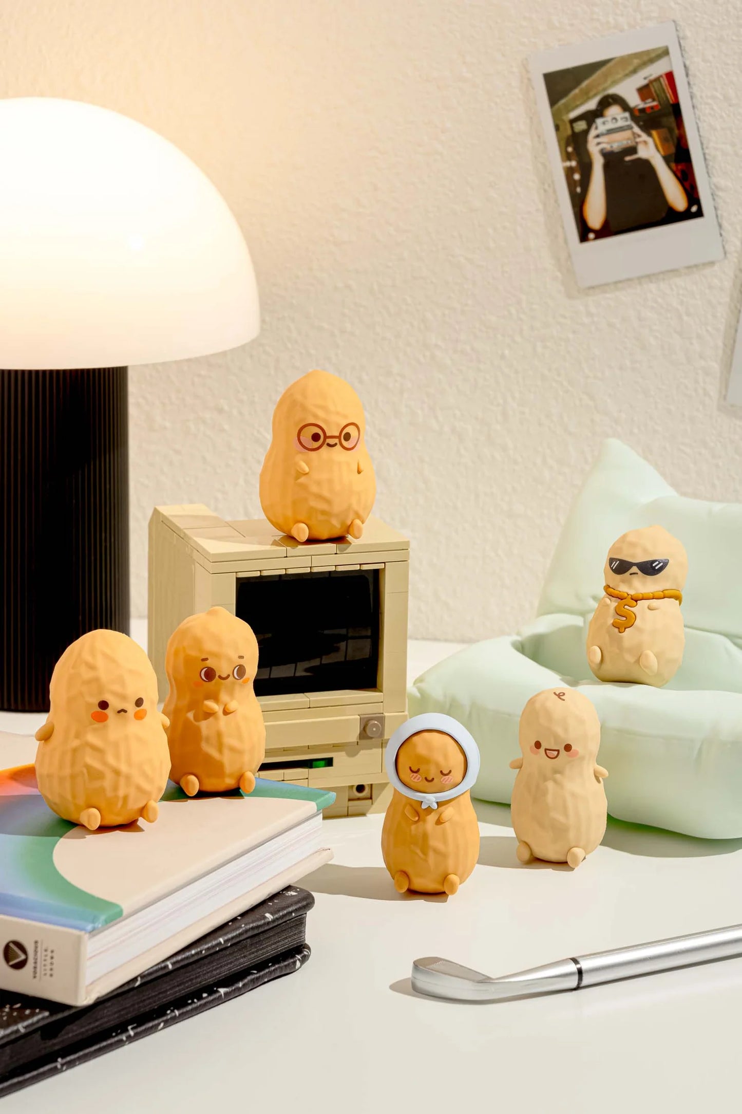 SMOKO PEANUT FAMILIA BLIND BOX FIGURE